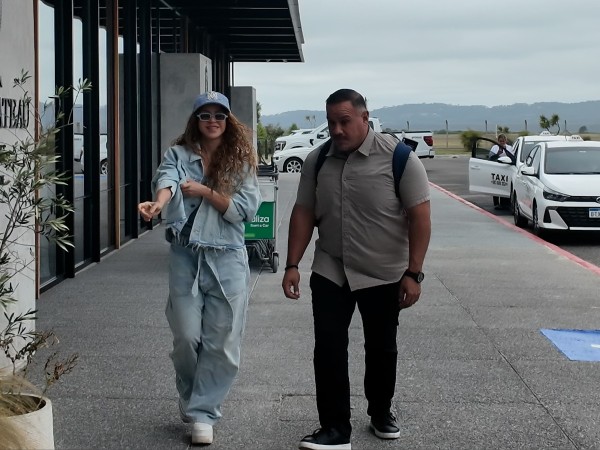 Shakira viajó desde Punta del Este a Paraguay para ofrecer un recital y volverá a Uruguay