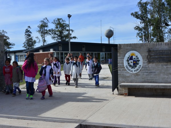 El FA presentó un proyecto de ley para que los padres puedan ausentarse del trabajo y asistir a actividades de sus hijos en centros educativos