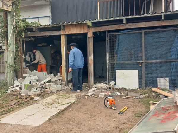 Demuelen tres viviendas utilizadas como bocas de droga tras la Operación Jacobo