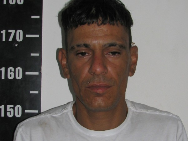 Robó la billetera de una casa mientras el propietario dormía y con su tarjeta bancaria compró mercadería en ocho comercios distintos