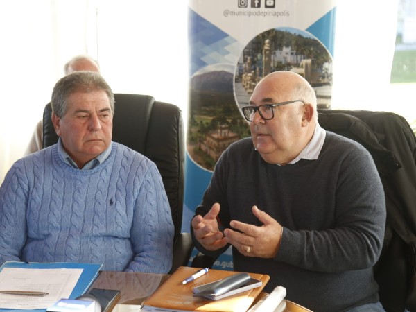 Abella llevó su "gobierno de cercanía" al Municipio de Piriápolis en una reunión calificada como histórica