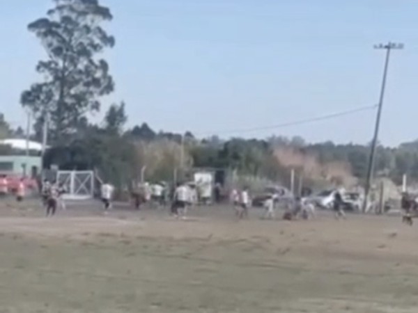 Escándalo en el fútbol de Maldonado: padres denuncian que un integrante de un cuerpo técnico agredió a un jugador de 15 años