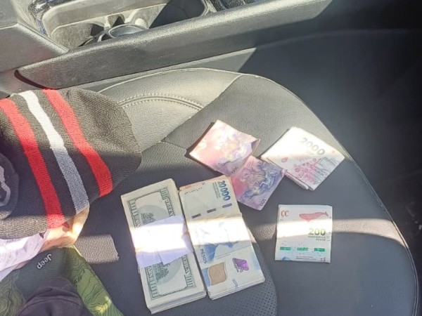 Rápido accionar policial permitió recuperar dos vehículos robados; los delincuentes no se percataron que había US$ 9.000 en el interior en uno de ellos