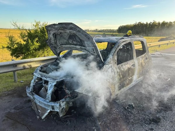 ruta 39, incendio, auto, mecánico, san Carlos