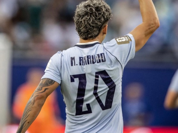 Uruguay reaccionó a tiempo y rescató un empate en su debut mundialista