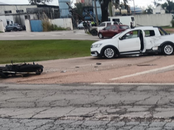Motociclista lesionado tras colisionar con una camioneta en Ruta 39