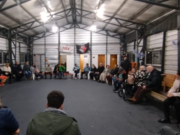 Vecinos del barrio Hipódromo se reunieron con el Mides para abordar la situación del refugio y la convivencia en la zona
