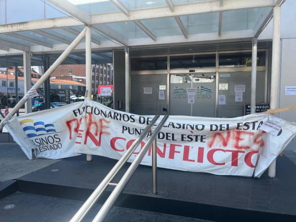 Trabajadores de Casinos del Estado mantienen el paro y aguardan definiciones del MEF