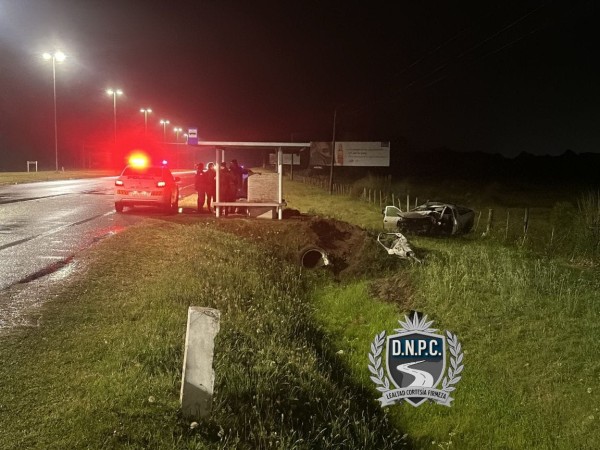 Un hombre murió tras volcar su camioneta en la Ruta Interbalnearia