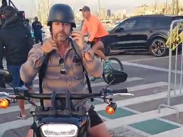 Vacaciones: Lacalle Pou salió a navegar y anduvo en su moto por Punta del Este