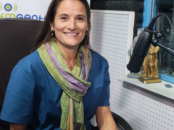 Presentan el libro “De Corazón al Mundo”: la experiencia de una enfermera carolina como voluntaria en India
