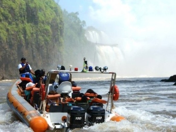 Turista murió en Cataratas del Iguazú tras volcar la lancha en la que viajaba