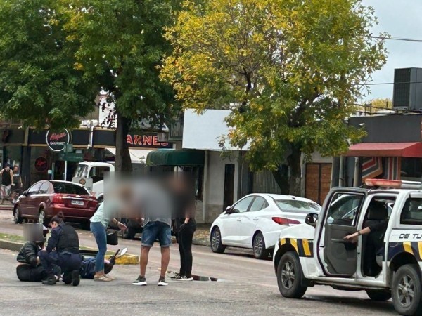 Una moto embistió a un peatón en Av. Aiguá; el hombre resultó lesionado