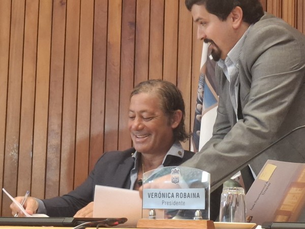 El Congreso Nacional de Ediles y la UDE firmaron un convenio que otorgará 2.300 becas para el interior del país
