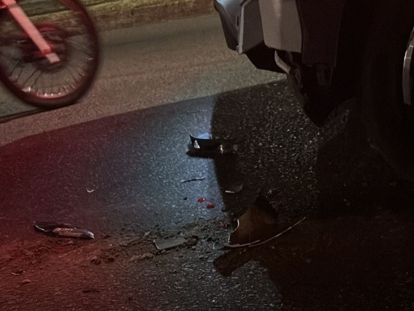 Maniobra imprudente en rotonda provocó siniestro de tránsito y dejó  a madre e hijo lesionados