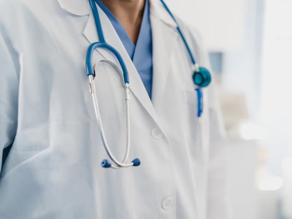 FEMI advierte que el 30% de los médicos especialistas del interior trabaja sin haber culminado formalmente la especialidad