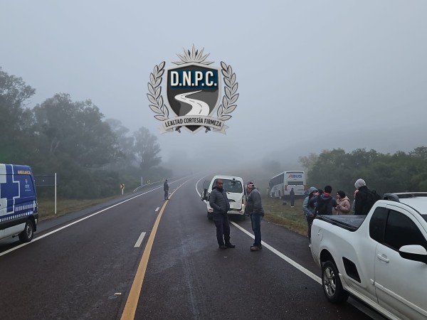 Choque entre un ómnibus y un micro escolar dejó tres lesionados en ruta 5