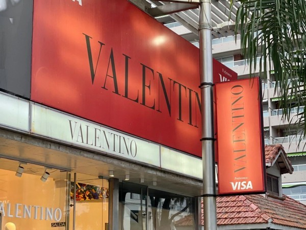 Ratificaron la formalización del dueño de Valentino Uruguay por estafa e infracción a la Ley de Marcas