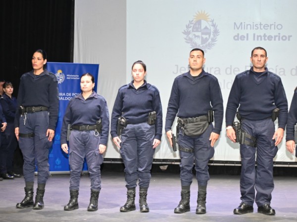 Reconocieron a policías que evitaron suicidio
