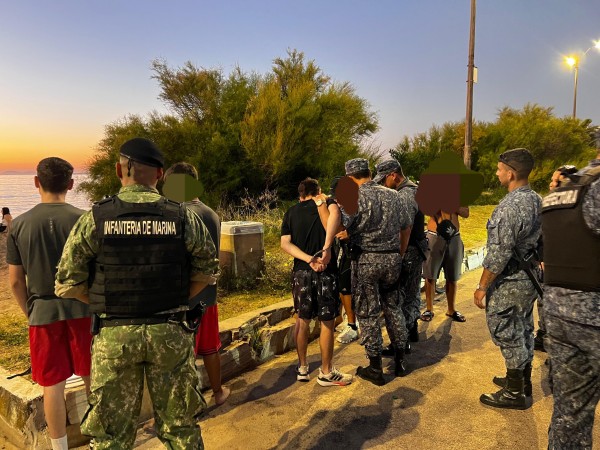 Disturbios en el Muelle La Pastora motivó intervención de Prefectura e identificación de personas