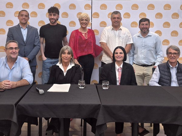 Pasarela Solidaria: moda y apoyo comunitario a beneficio de CEREMA en Punta Shopping