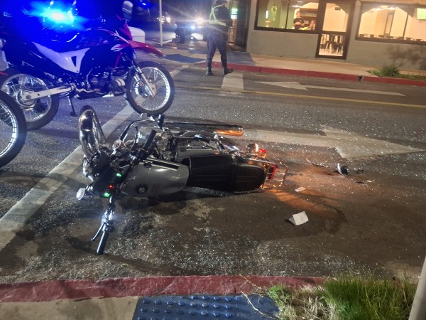 Motociclista chocó contra un auto tras una persecución policial