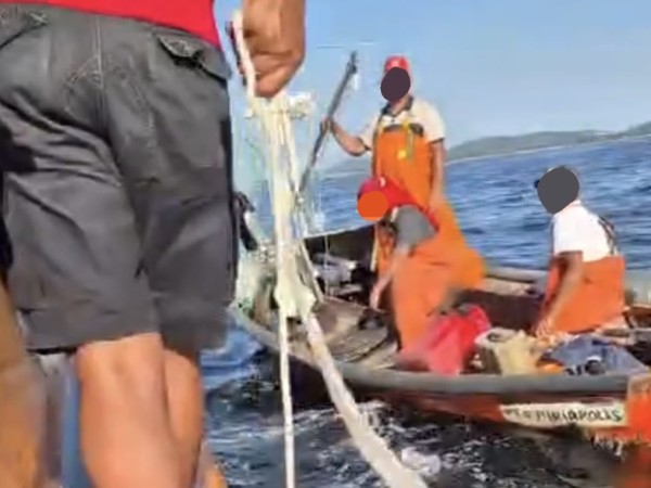 Tripulantes de una embarcación pesquera fueron rescatados tras quedar a la deriva frente a Punta Negra