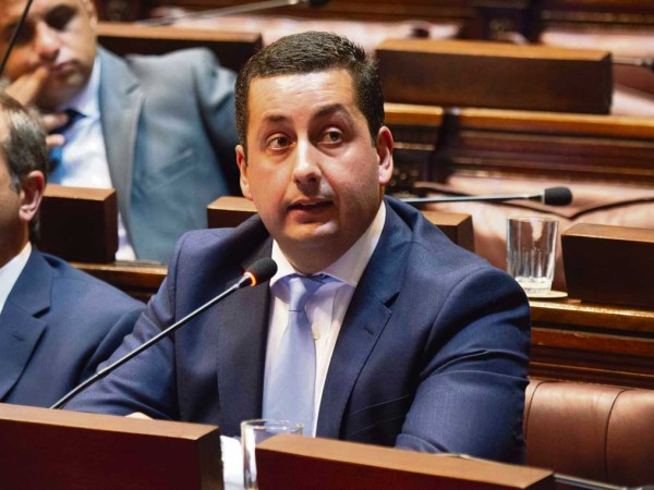 Diputado Echeverría calificó de “vergonzosa” y “reprochable” la conducta de Penadés y respaldó al ministro Heber