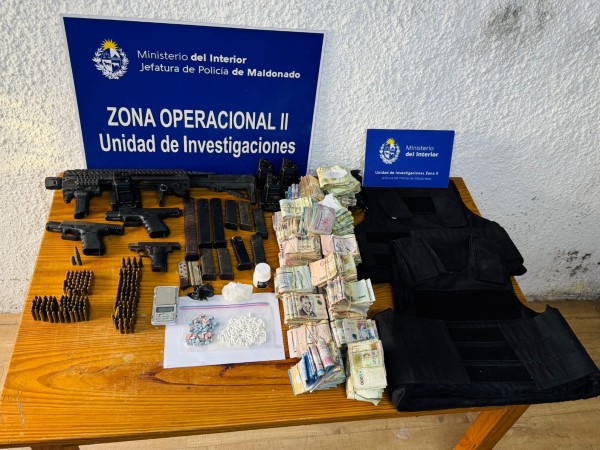 La policía se encontró con un "corazón roto" que permitió incautar armas, cocaína, éxtasis, dinero y detuvo a un hombre