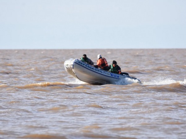 Buscan confirmar si el cuerpo hallado en aguas uruguayas es de uno de los cinco pescadores argentinos desaparecidos
