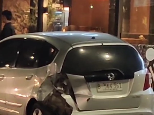 La policía busca a un conductor que tras chocar a un auto se dio a la fuga