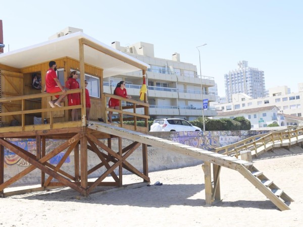 niños perdidos, rescates, punta del este, guardavidas