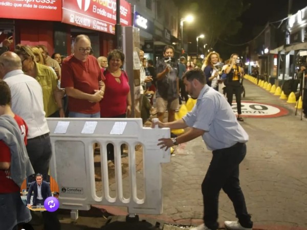 El intendente Miguel Abella y alcalde de Maldonado Damián Tort abrieron al tránsito la calle Sarandí
