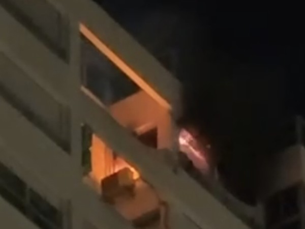 Bomberos subieron 17 pisos por escaleras para extinguir un incendio en el complejo Lincoln Center