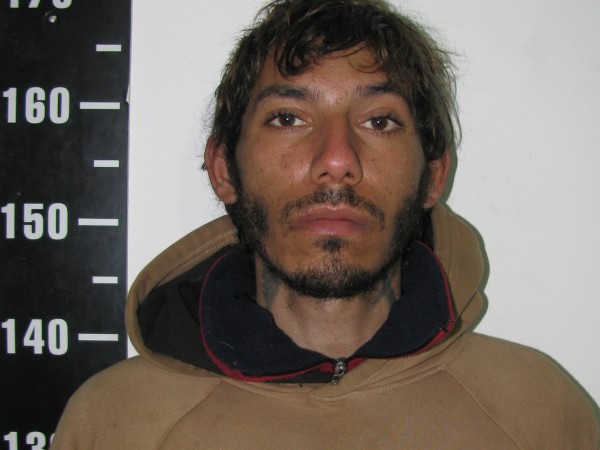 Lo atraparon destrozando un auto y descubrieron que ya había causado otros daños horas antes