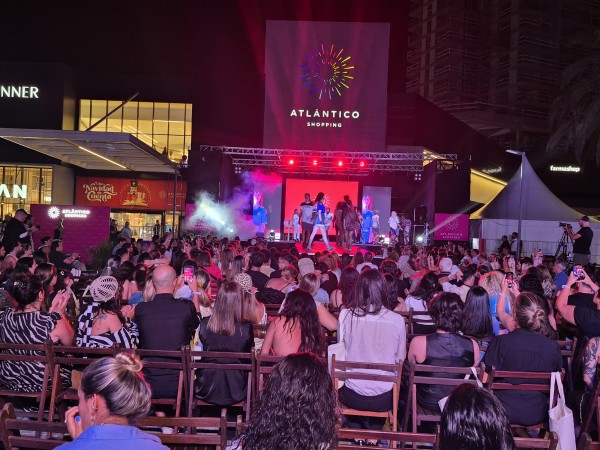 Atlántico Shopping cumplió dos años y lo celebró con desfile y música en vivo