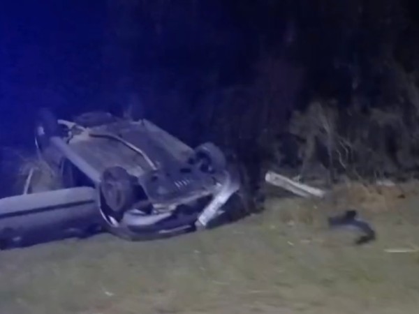 Automóvil volcó en Maldonado y una mujer fue trasladada a un centro de salud