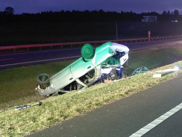Un hombre murió tras despistar y volcar con su auto en Ruta 8