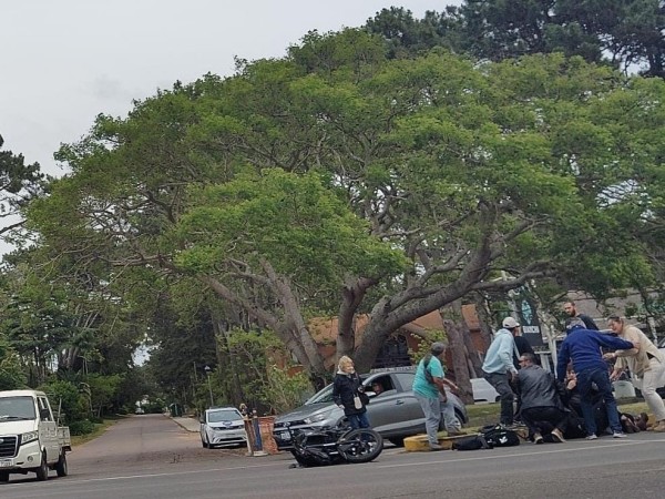 Conductor de camioneta chocó con una moto y se dio a la fuga