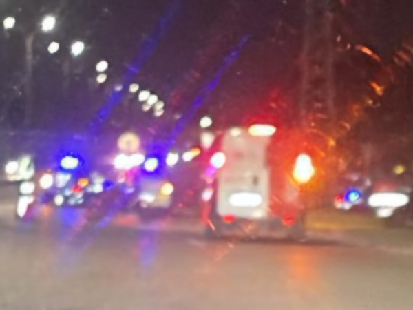 Motociclista resultó lesionado tras choque con un auto en Bulevar Artigas