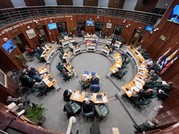 Se confirmó plenamente el adelanto de FM GENTE sobre la conformación de la futura Junta Departamental; tendrá 21 ediles del PN, 9 del FA y 1 PC
