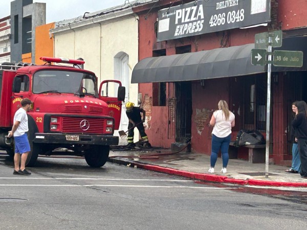 Incendio en pizzería de San Carlos generó importantes daños en la cocina