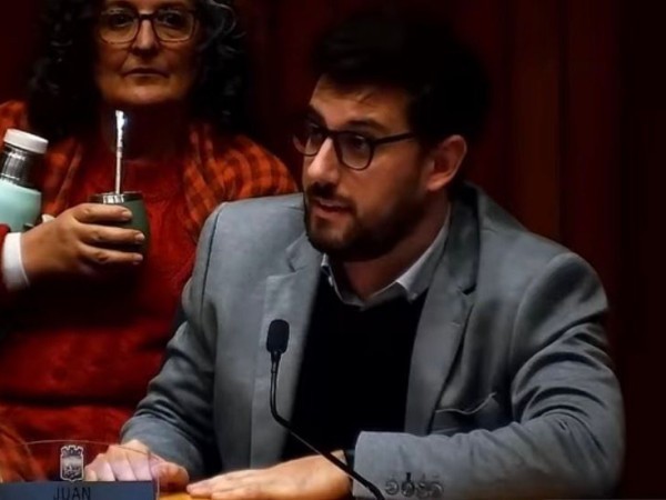 Edil del FA afirmó que el déficit acumulado de la Intendencia llega a casi 240 millones de dólares: “Gasta mucho y gasta mal”