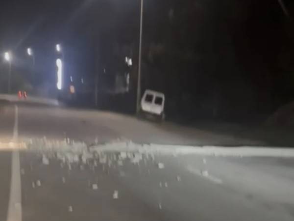 Conductor de camioneta despistó y chocó con una columna en Batlle y Ordoñez