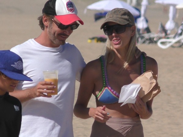 Benjamín Vicuña disfruta de José Ignacio junto a su novia