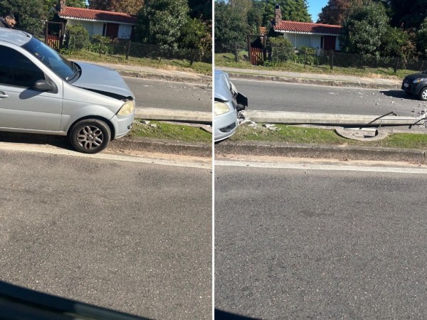 Un auto impactó con una columna en Av. Roosevelt