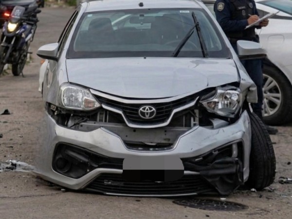 Choque entre dos autos dejó una persona lesionada