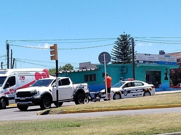 motociclista,lesionada,chocar,camioneta,moto