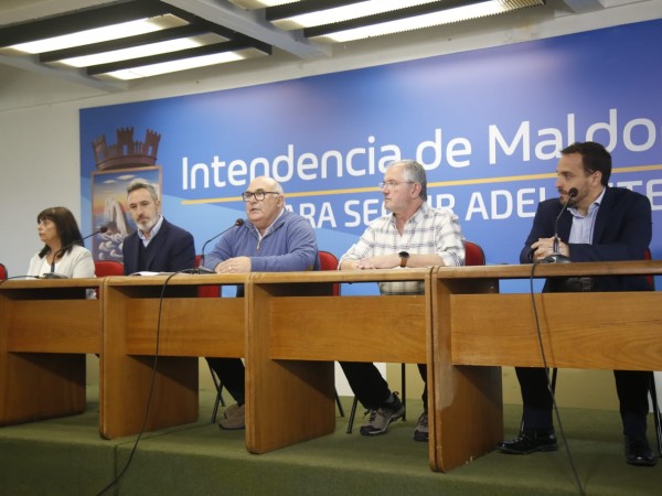 Intendente Abella dijo que instalación de mesas interpartidarias constituyen un cambio en la forma de hacer política en Maldonado