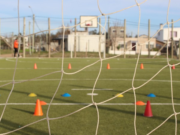 Maldonado contará con 15 canchas de fútbol de césped sintético en espacios públicos